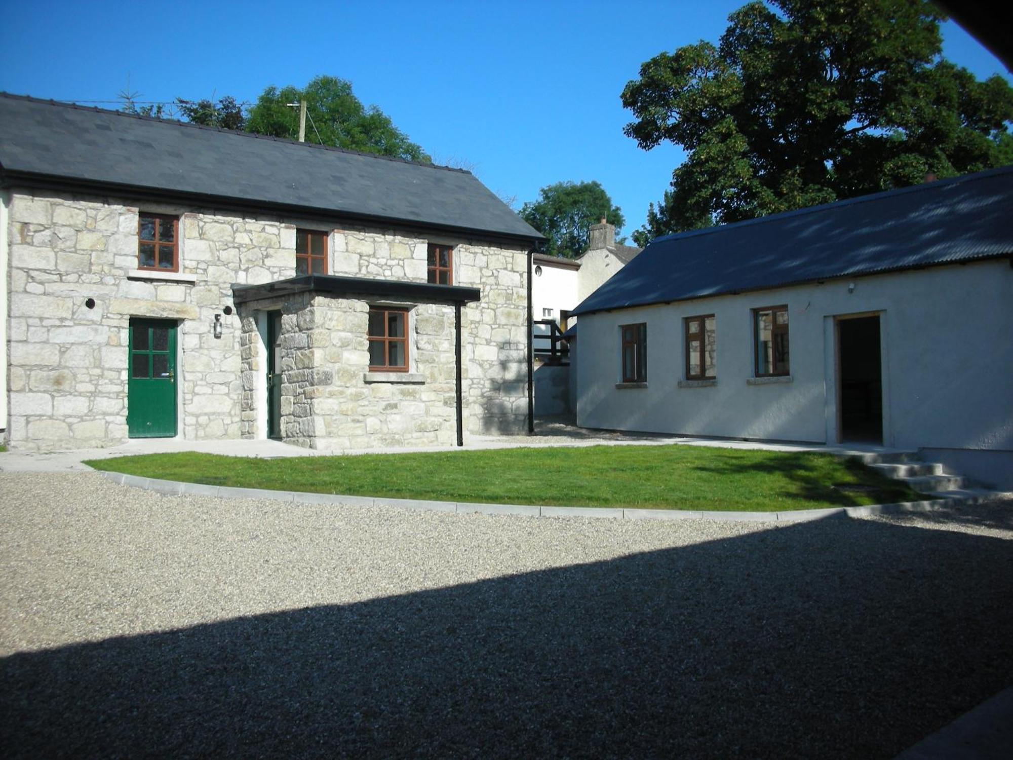 Green Adventure Ecohostel Clonmore Exterior photo